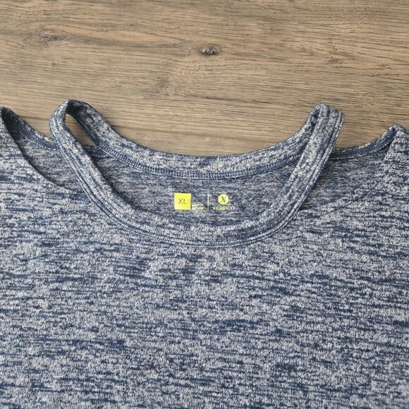 Workout top - Picture 2 of 4